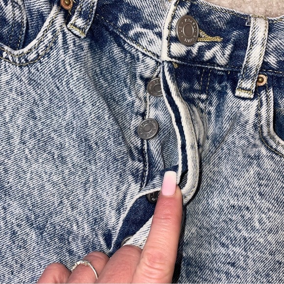 Pac Sun acid/stone washed high rise 5 pocket button up cutoff shorty shorts - Picture 5 of 7